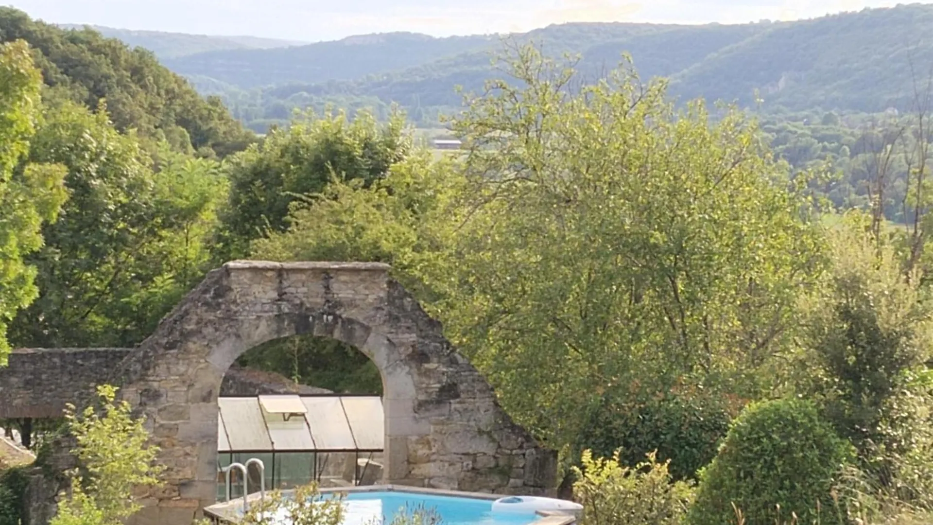 Quercynoise De Charme Piscine Et Vue Sur Vallee Du Lot フランス